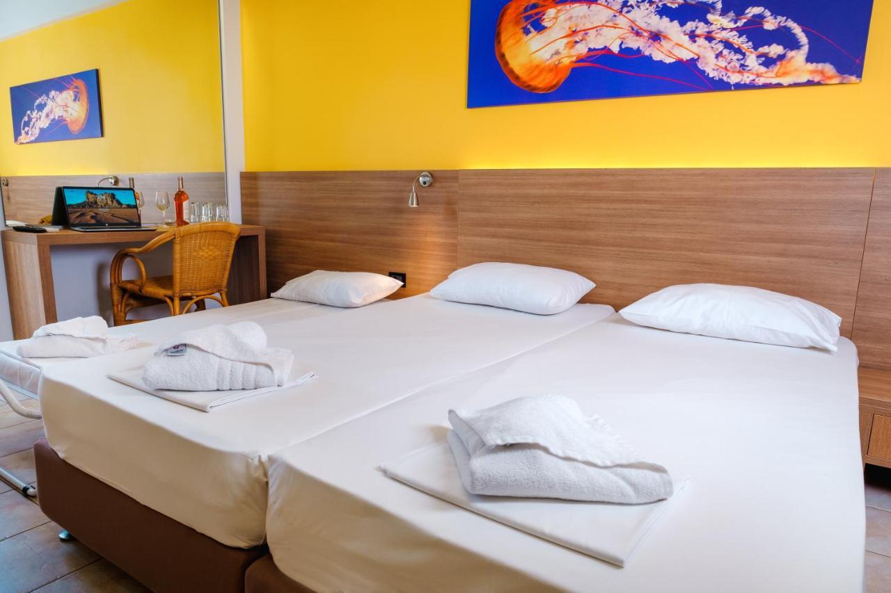 Hotel Pavlou Poros Town Esterno foto